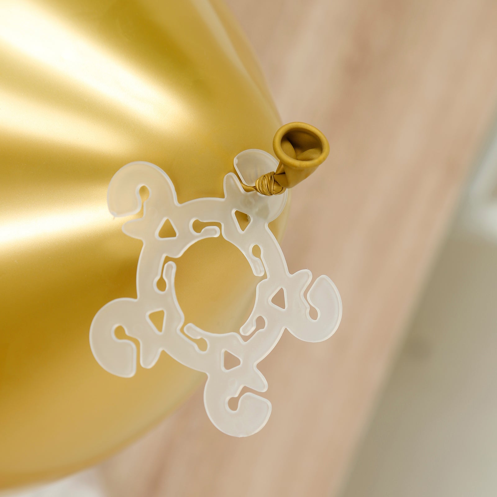 Clear Flower-Shaped Balloon Clip Connectors – 100 Pcs Plastic Clips for Balloon Arch, Garland & Party Decoration Supplies